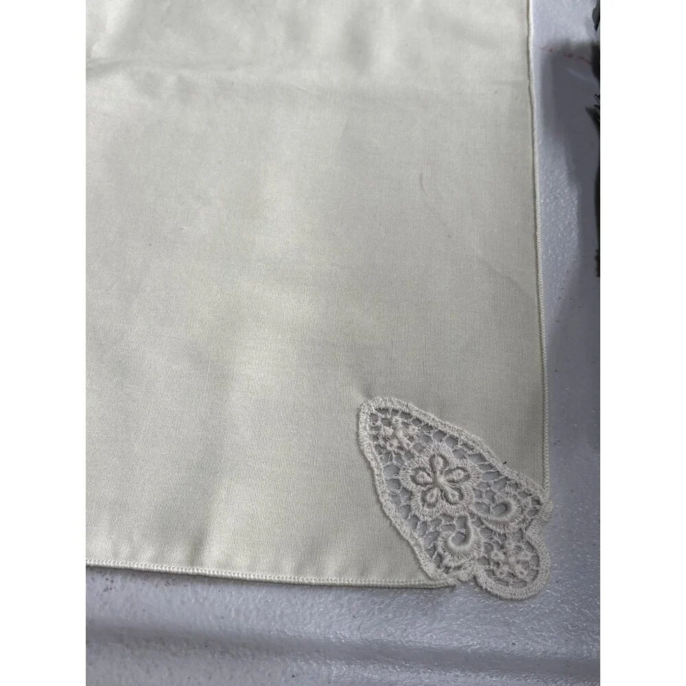 VTG Beige‎ Cotton Dinner Napkins and Placemats Crocheted Corner Accents lot of 4